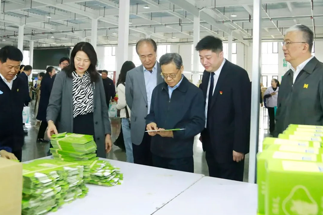 全國政協(xié)副主席陳武一行深入南陽仙草健康集團參觀調(diào)研！